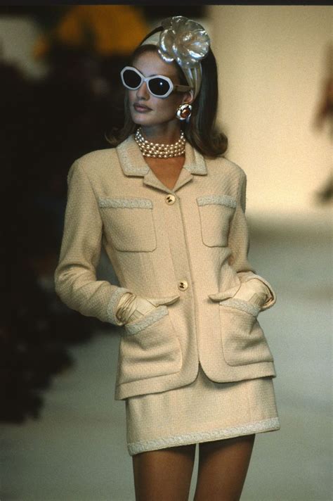 chanel 90s jacket|90s model catwalk scenes.